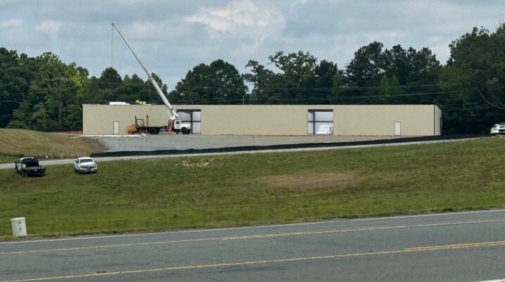 More Photos Of 160 Greenwood Dr, Burlington Warehouse For Lease