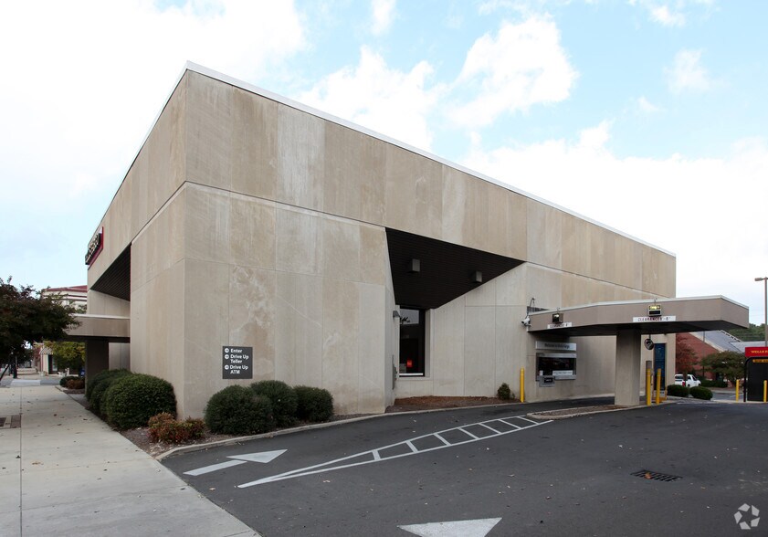 More Photos Of 201 E Market St, Smithfield Bank For Sale