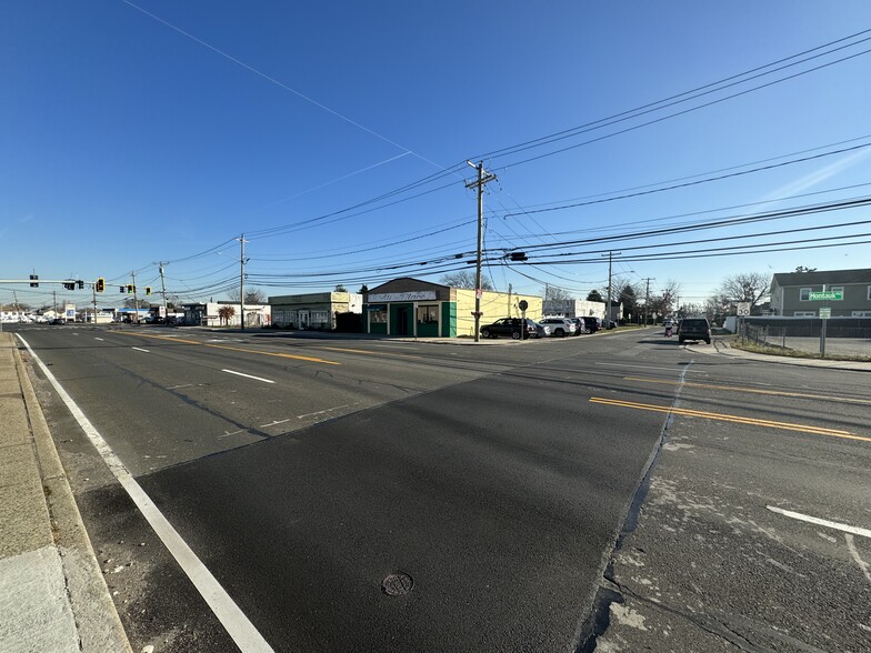 More Photos Of 609 W Montauk Hwy, Lindenhurst Bar For Sale