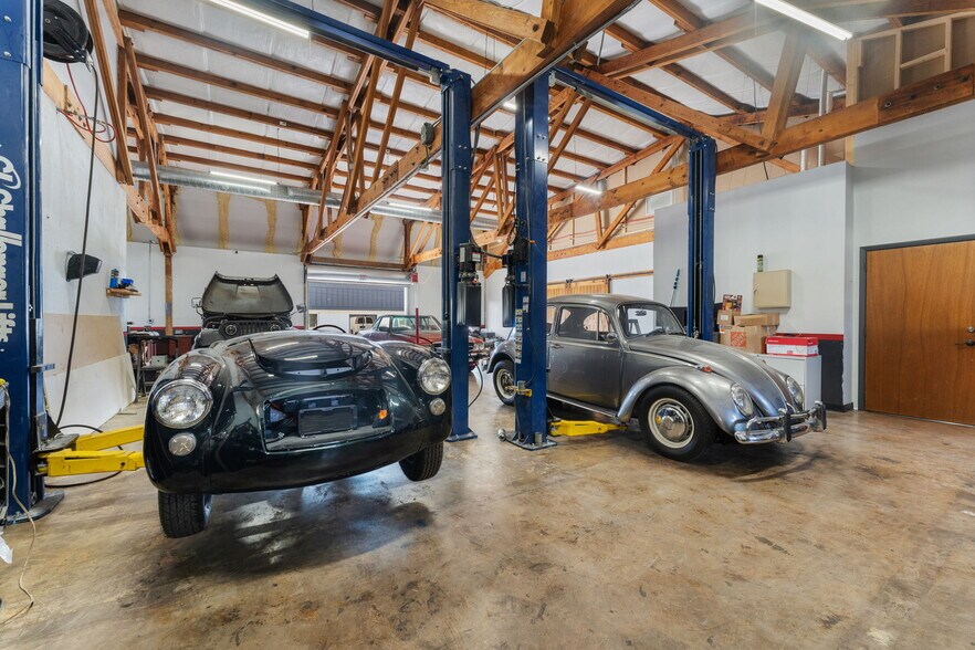 More Photos Of 109 N Falkenburg Rd, Tampa Manufacturing For Sale