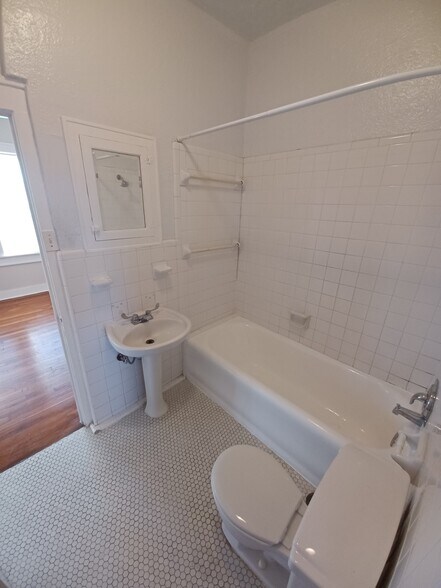 More Photos Of 127 W Magnolia Ave, San Antonio Apartments For Sale