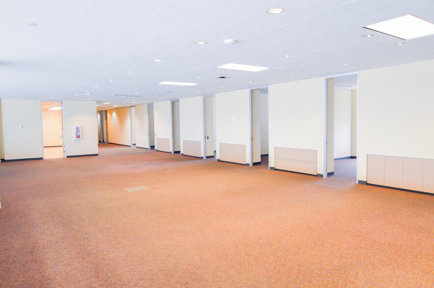 More Photos Of 40 NE Loop 410, San Antonio Office For Sale