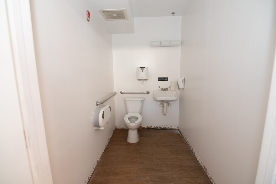 More Photos Of 803-807 Washington Blvd, Baltimore Storefront Retail Residential For Lease
