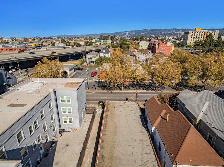 More Photos Of 635 W Grand Ave, Oakland Freestanding For Sale