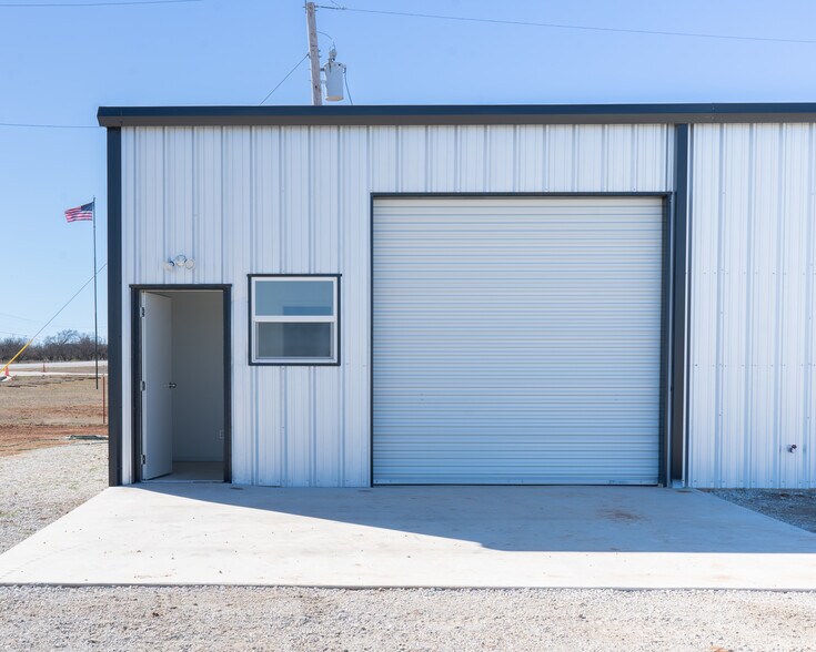 More Photos Of 9466 TX-79, Wichita Falls Warehouse For Lease