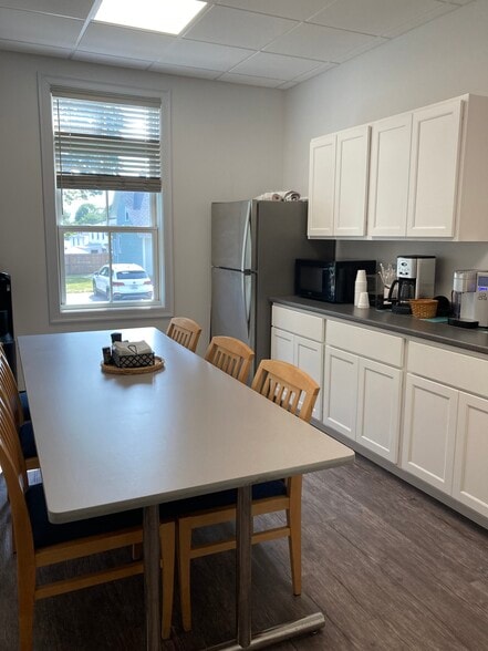 More Photos Of 49 Boston Post Rd, Waterford Office For Lease