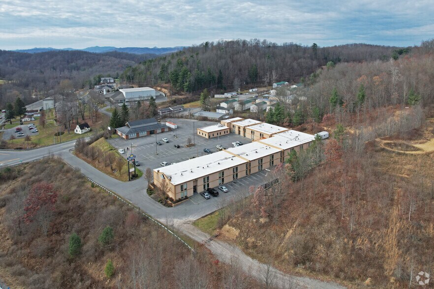 More Photos Of 127 Ontario Dr, Mount Hope Hotel For Sale