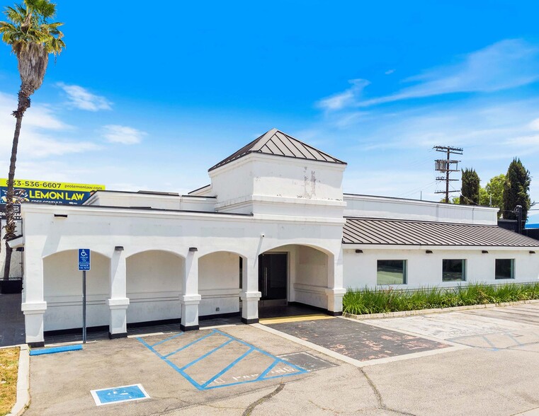 Primary Photo Of 21326 Ventura Blvd, Woodland Hills Storefront Retail Office For Sale