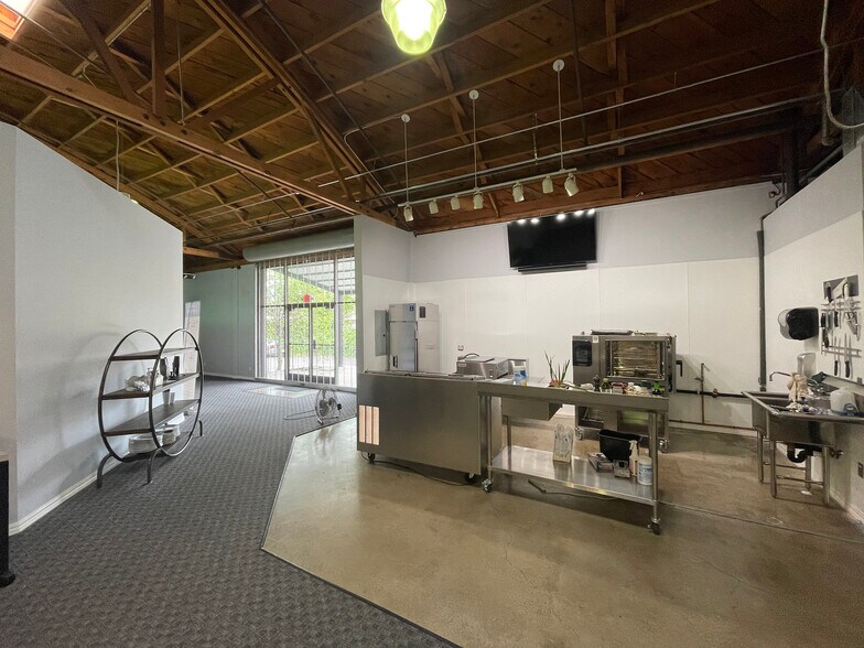 More Photos Of 1319-1321 5th St, Berkeley Warehouse For Sale