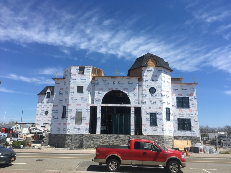 More Photos Of 377 Woodcleft Ave, Freeport Storefront Retail Residential For Sale