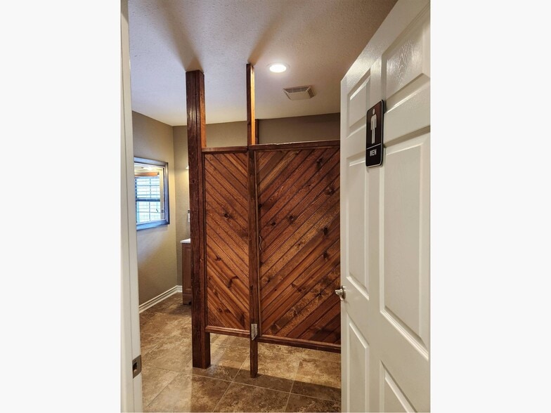 More Photos Of 1618 Callaway Dr, Alvin Warehouse For Lease