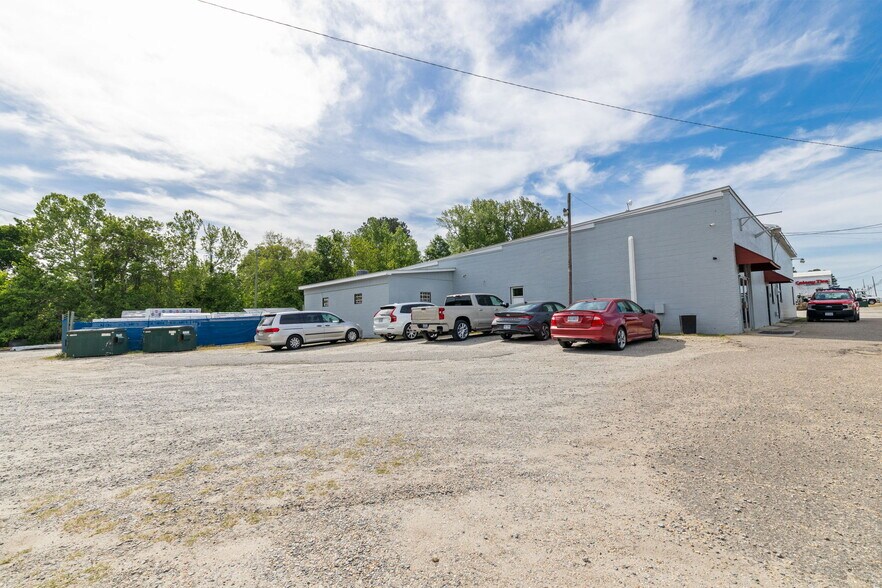 More Photos Of 728 N Main St, Emporia Auto Repair For Sale