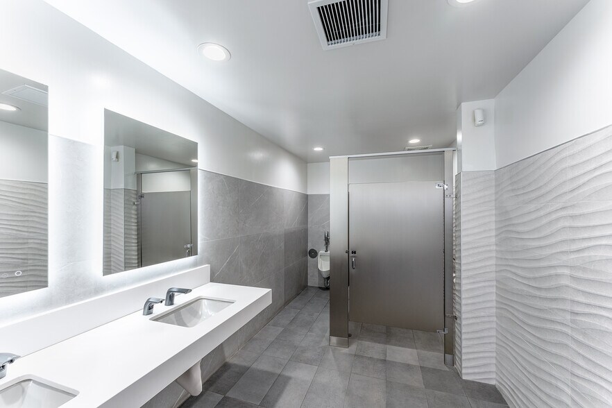 More Photos Of 6265 Greenwich Dr, San Diego Office For Sale