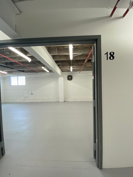More Photos Of 901 E 31st St, Los Angeles Manufacturing For Lease