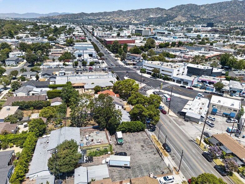 More Photos Of 435 S Main St, Burbank General Retail For Sale