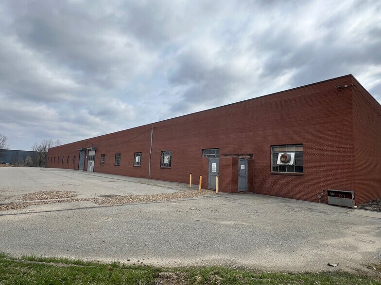 More Photos Of 495 Nixon Rd, Cheswick Manufacturing For Lease