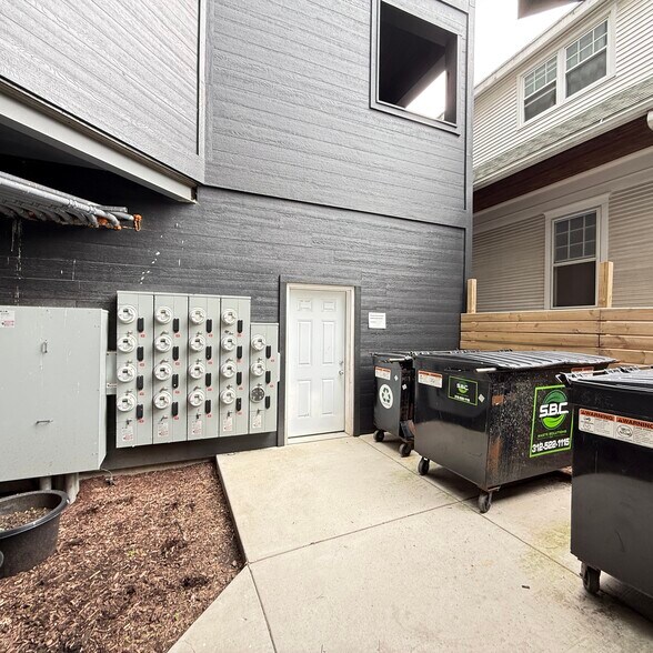 More Photos Of 3708 Grand Blvd, Brookfield Apartments For Lease