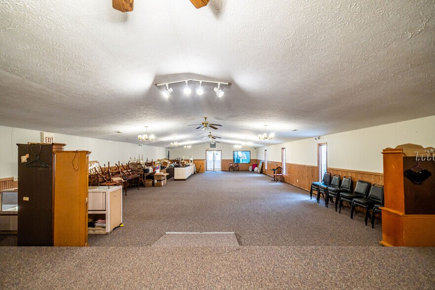 More Photos Of 6641 US Highway 62 W, Kuttawa Flex For Sale