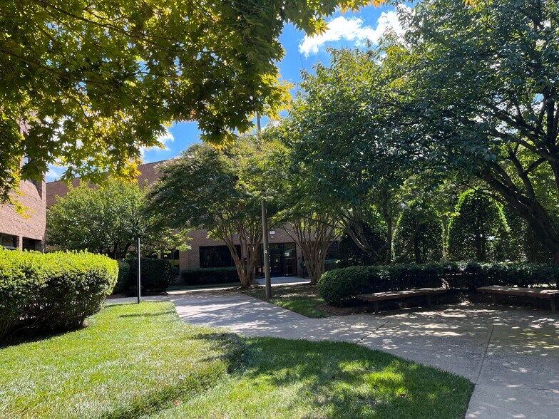 More Photos Of 4025 University Pky, Winston-Salem Unknown For Lease