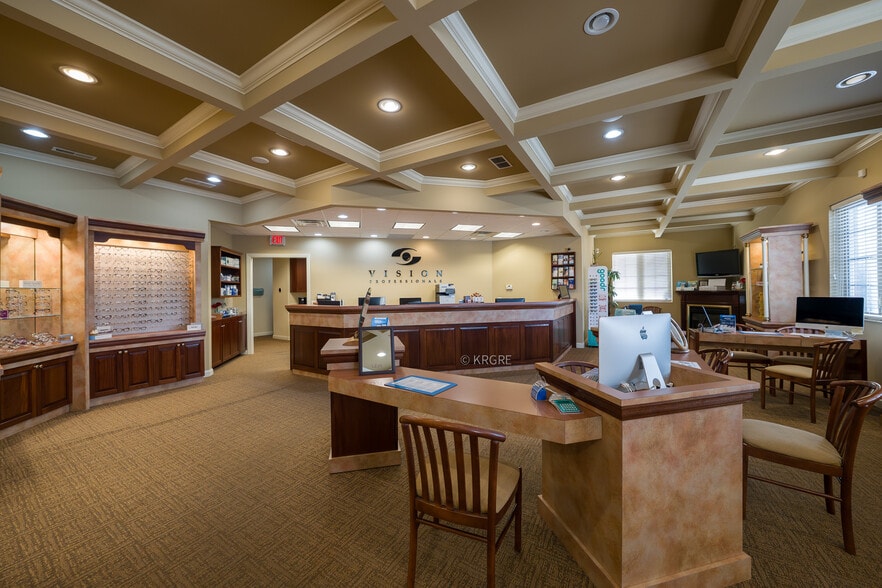 More Photos Of 5121 Forest Dr, New Albany Office For Sale