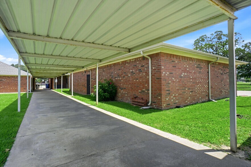More Photos Of 8202 Elam Rd, Dallas Medical For Lease