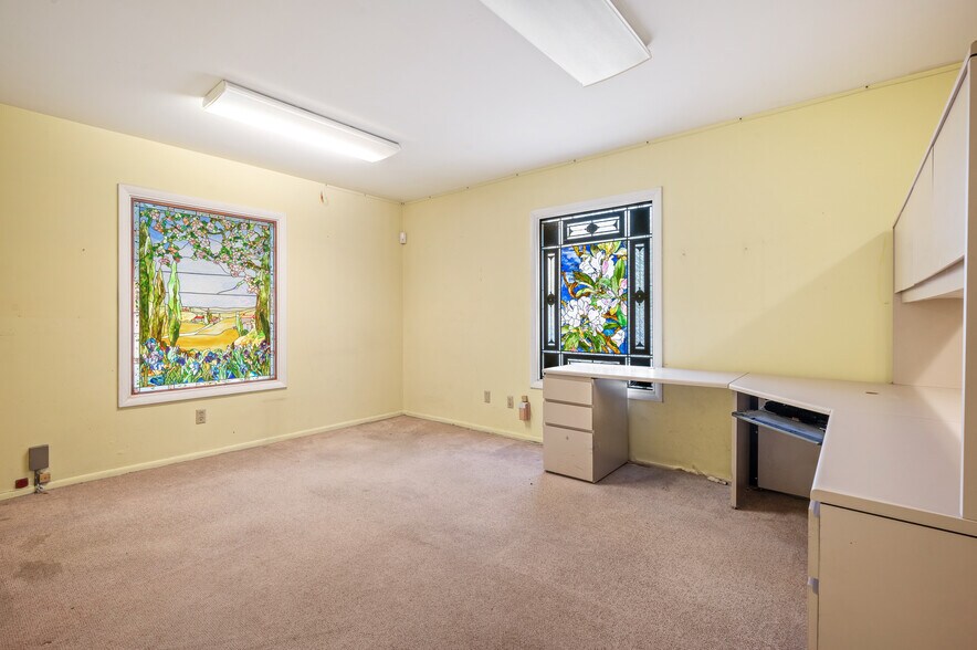 More Photos Of 207 Edgar St, Seattle Office For Sale