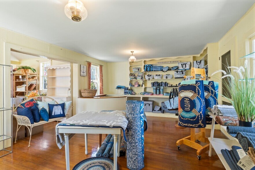 More Photos Of 34 Townsend Ave, Boothbay Harbor Freestanding For Sale