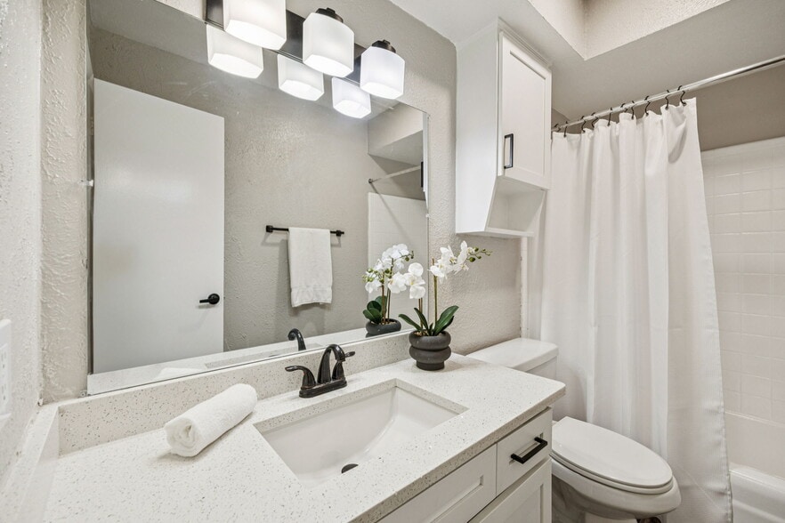 More Photos Of 15545 El Estado Dr, Dallas Multifamily For Sale