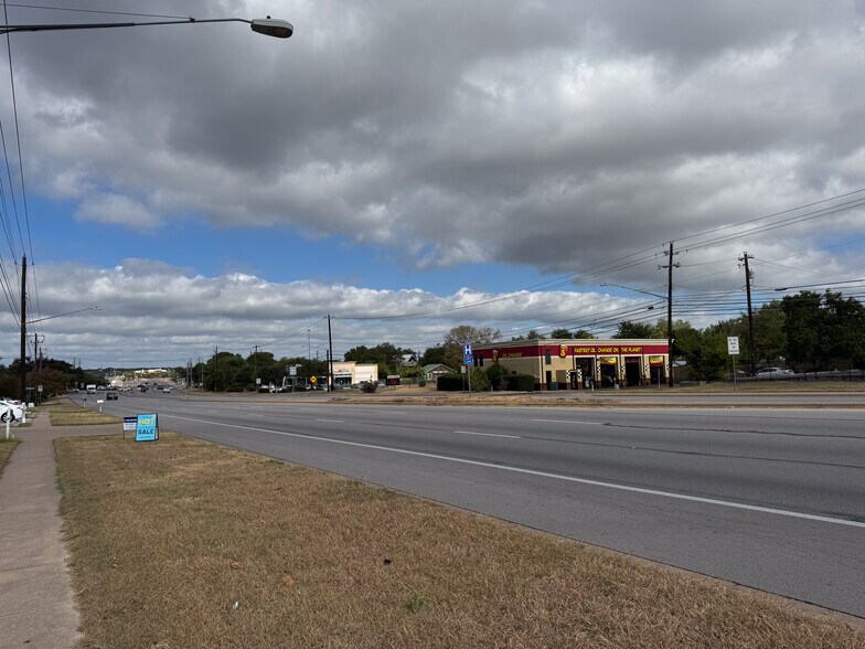 More Photos Of 2303 W Parmer Ln, Austin Freestanding For Sale