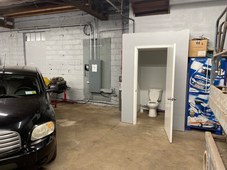 More Photos Of 1427-1431 Valley Dr, Syracuse Warehouse For Sale