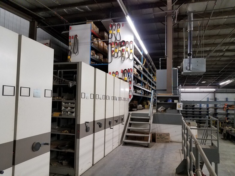 More Photos Of 1326 Industrial Dr, Lake in the Hills Distribution For Sale