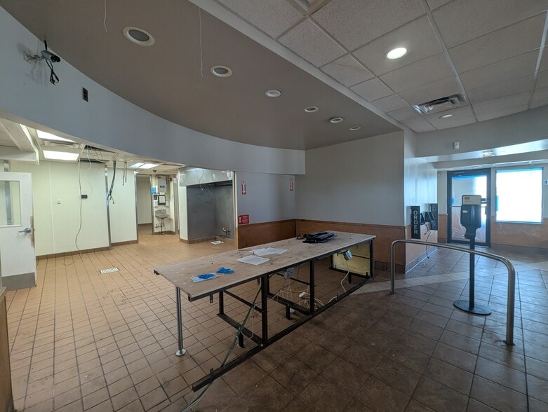 More Photos Of 816 E Front St, Traverse City Fast Food For Lease