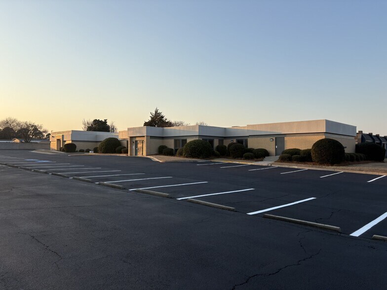 Primary Photo Of 1021 N Houston Rd, Warner Robins Medical For Sale