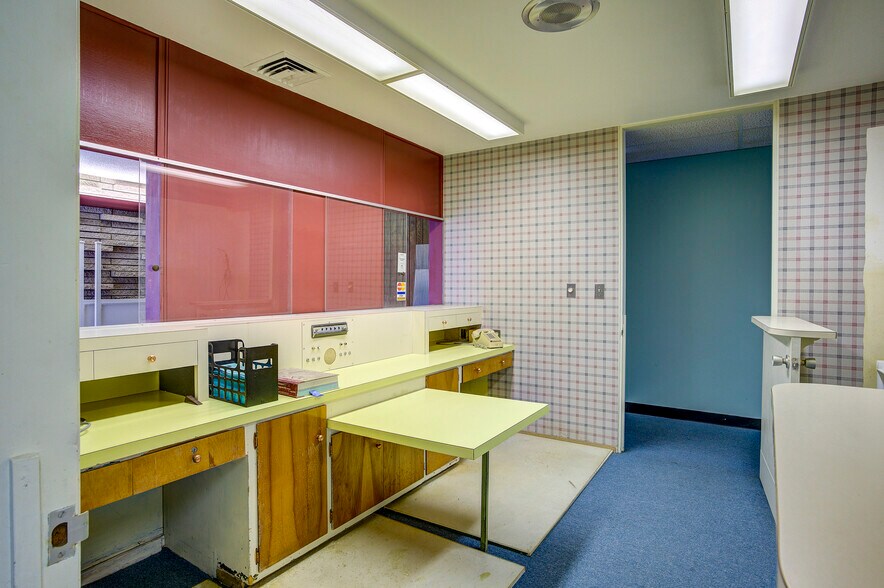 More Photos Of 337 Bluff City Hwy, Bristol Office For Sale