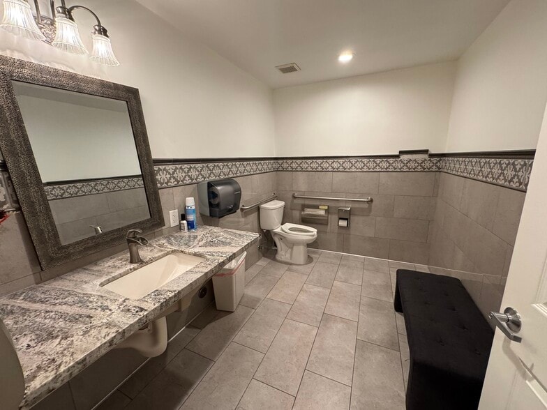 More Photos Of 2525 H St, Bakersfield Medical For Sale