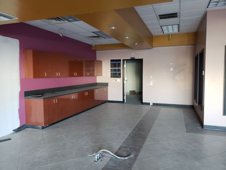 More Photos Of 2534 Rockwood Ave, Calexico Bank For Sale