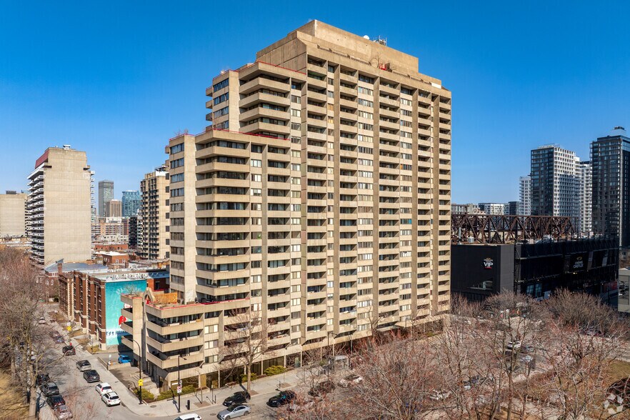 Primary Photo Of 2021 Av Atwater, Montréal Apartments For Lease