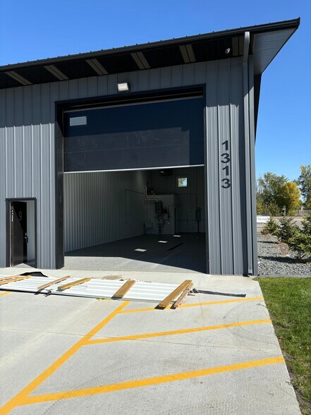 More Photos Of 1313 Main Ave SE, Moorhead Flex For Lease
