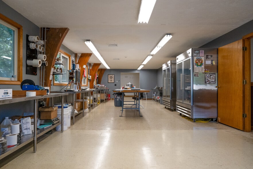 More Photos Of 737 Washington St, Pembroke Light Manufacturing For Sale