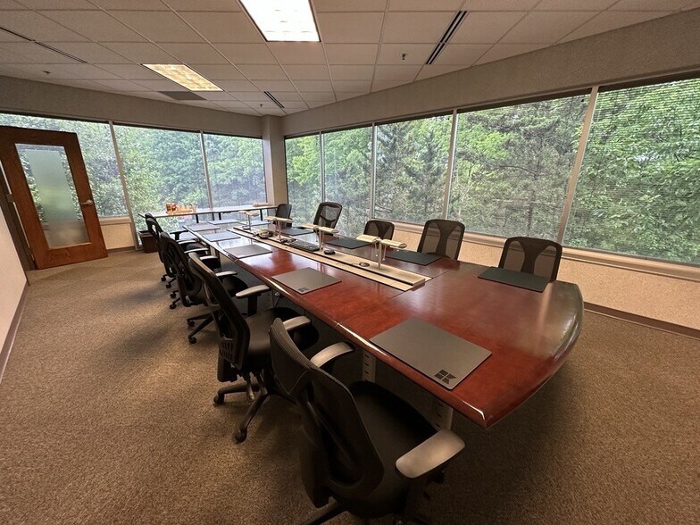 More Photos Of 8330 Allison Pointe Trl, Indianapolis Office For Lease