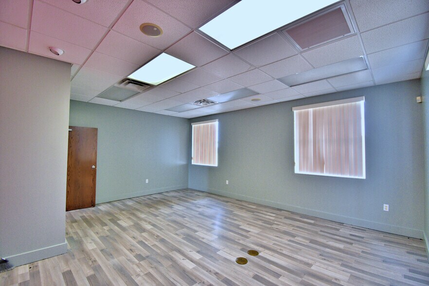More Photos Of 43344 Highway 27, Davenport Coworking Space