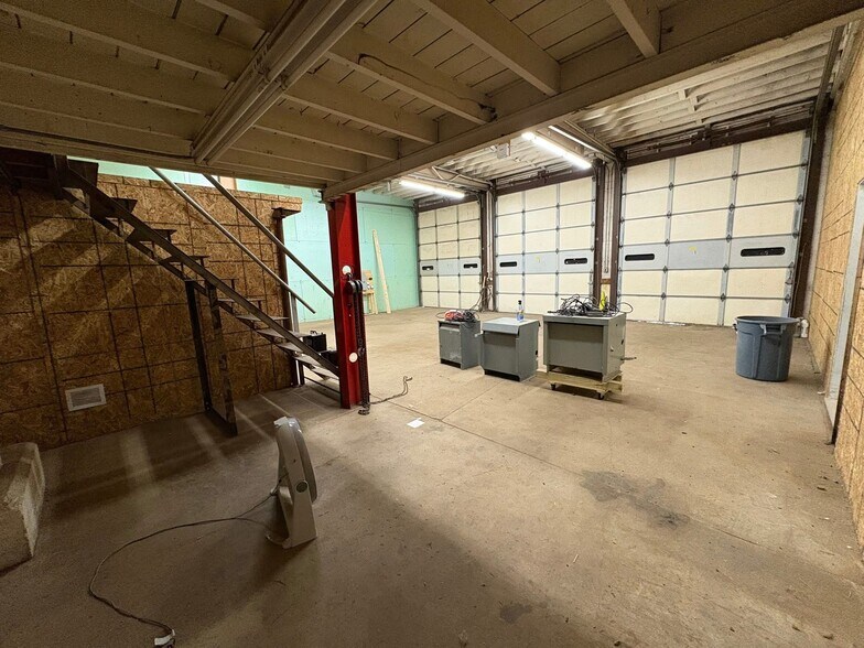 More Photos Of 1711 Union Rd, West Seneca Self Storage For Lease