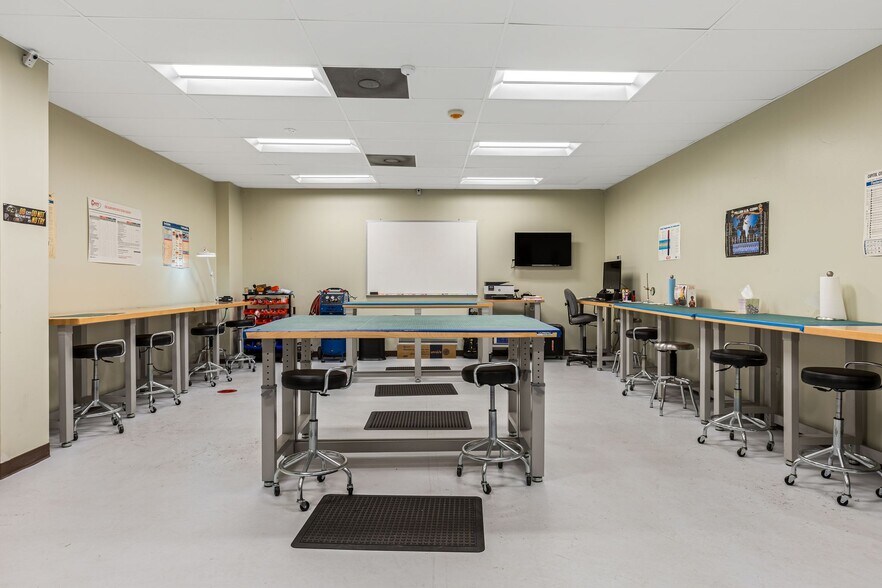 More Photos Of 533 Myatt Dr, Madison Showroom For Sale