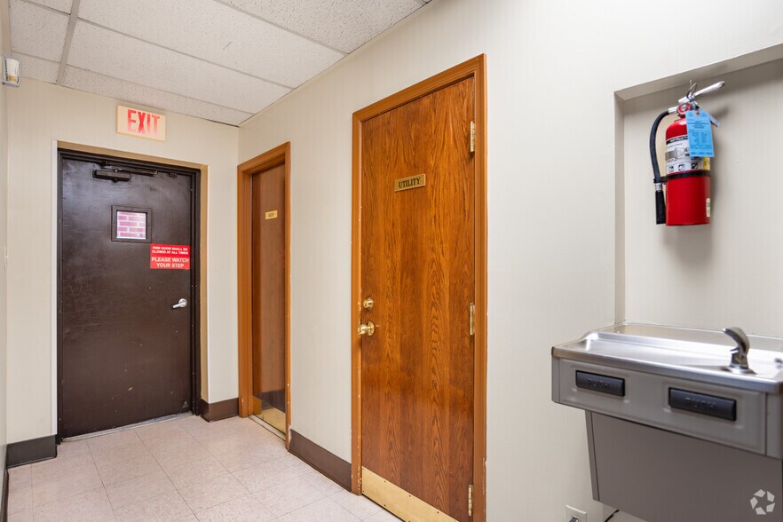 More Photos Of 8332 Richmond Hwy, Alexandria Storefront For Lease