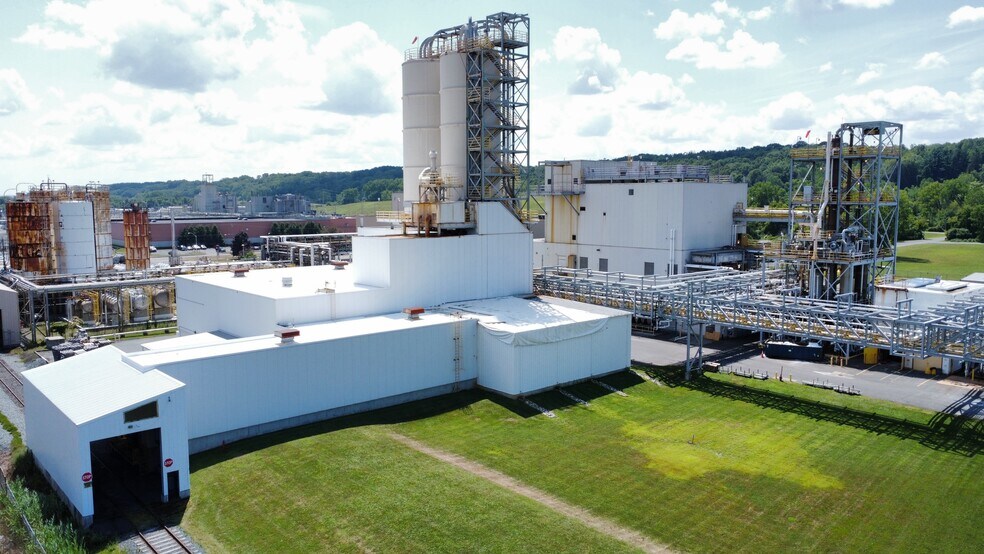 More Photos Of 7 Schoolhouse Ln, Waterford Manufacturing For Sale