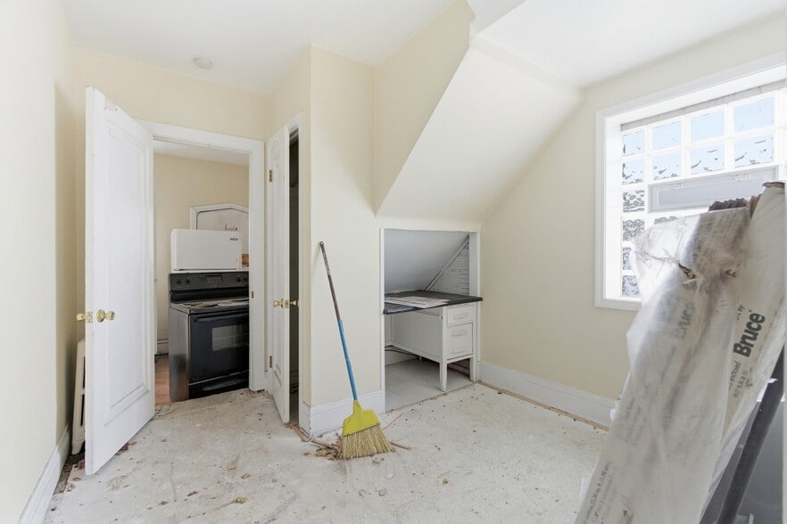 More Photos Of 4026 W McNichols Rd, Detroit Flex For Sale