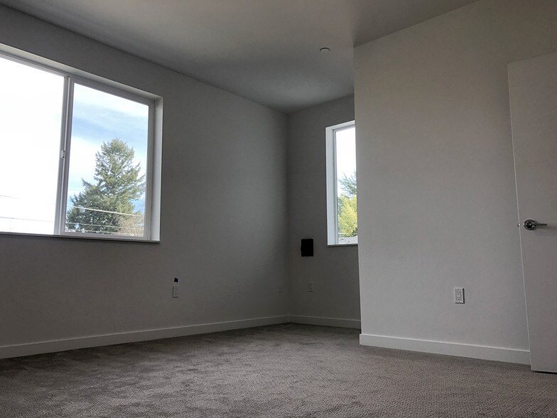 More Photos Of 7025-7045 N Mohawk Ave, Portland Multifamily For Sale