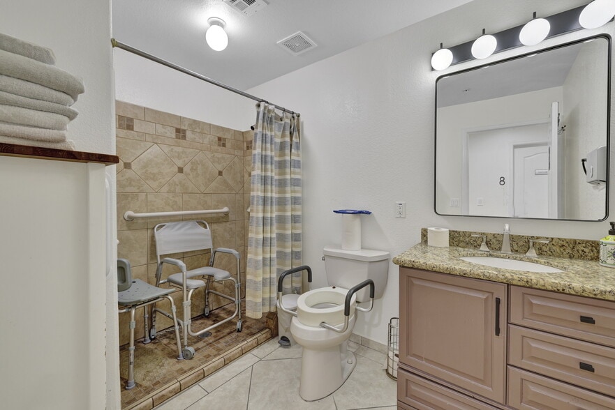 More Photos Of TURNKEY REMODELED PEORIA ALH, Peoria Assisted Living For Sale