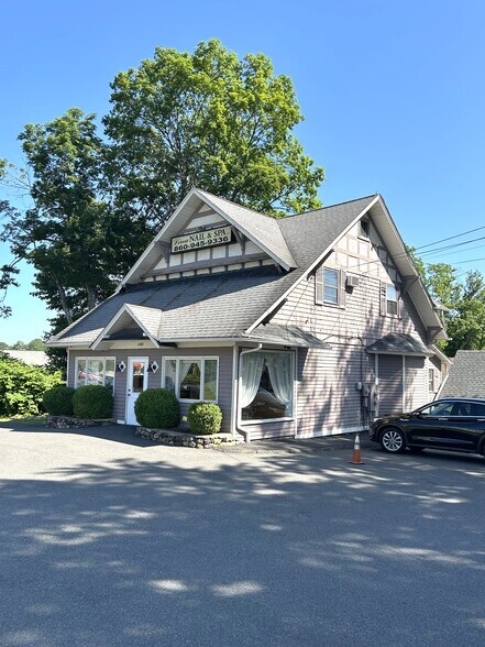 More Photos Of 1197 Main St, Watertown Office For Lease