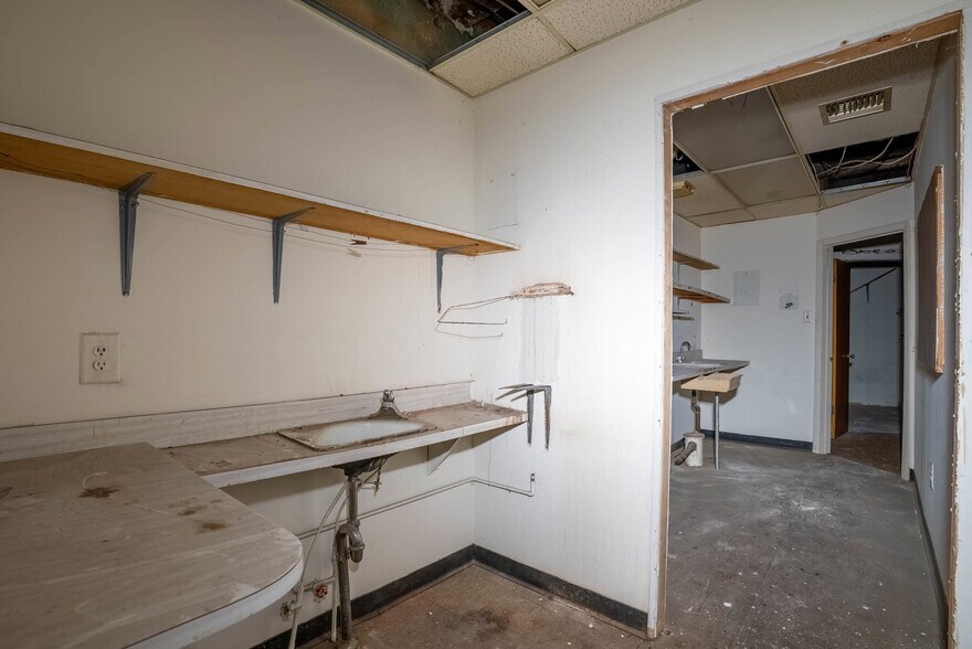 More Photos Of 14-18 N 52nd St, Philadelphia Storefront Retail Office For Sale